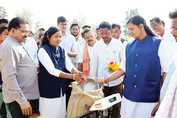  हड़ताल के बावजूद पहले दिन 98 क्विंटल धान की खरीदी