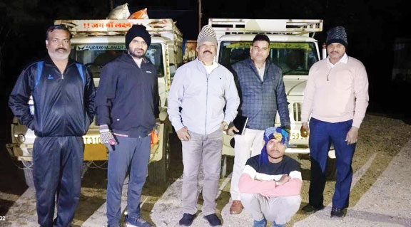 यूपी से आ रही 2 पिकअप जब्त, 200 बोरी अवैध धान पकड़ाया