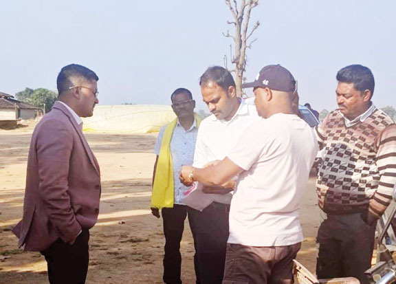 प्रभारी सचिव ने धान उपार्जन केंद्र डौरा का किया निरीक्षण