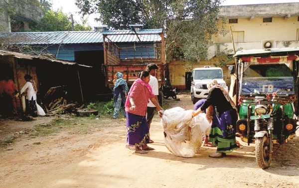 निकाय के कर्मचारियों ने थाना परिसर व स्टॉफ क्वार्टर में चलाया स्वच्छता अभियान