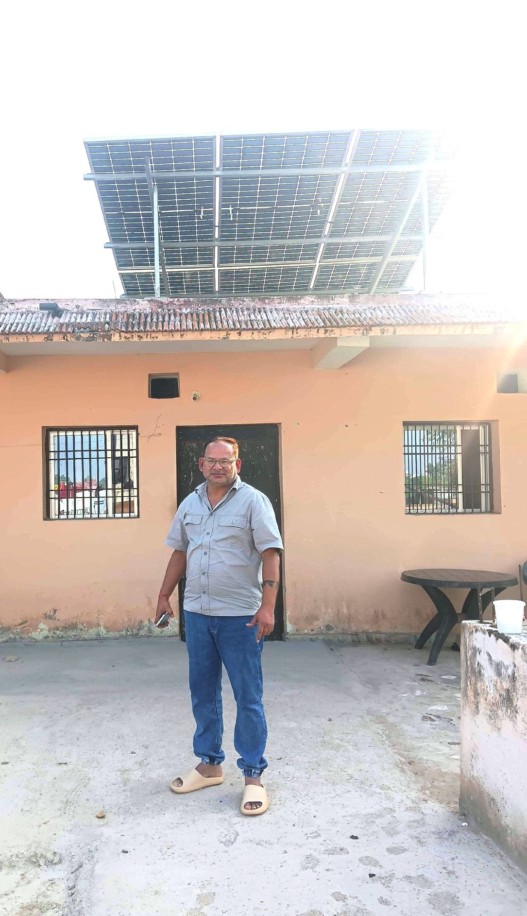 सौर ऊर्जा से घर-घर उजाला विकास आर्या बने बिजली उत्पादक