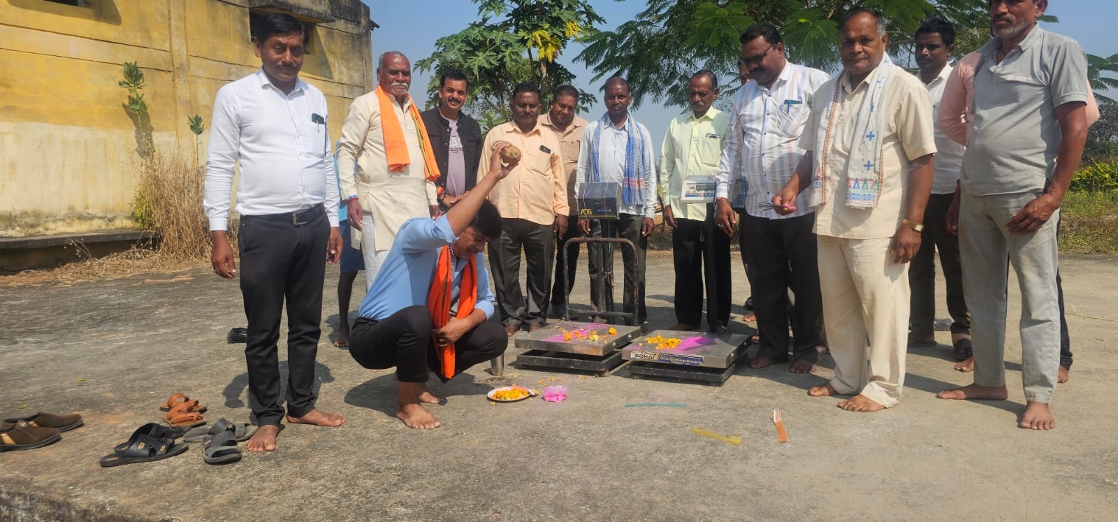 पूजा-अर्चना कर धान खरीदी शुरु