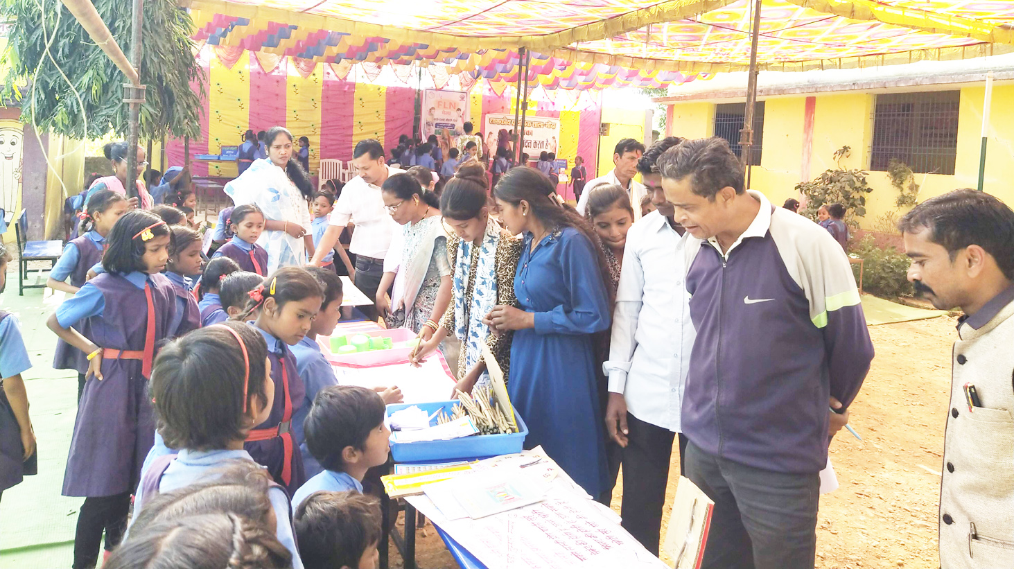 बाल दिवस पर प्राथमिक व माध्यमिक विद्यालयों में कई आयोजन