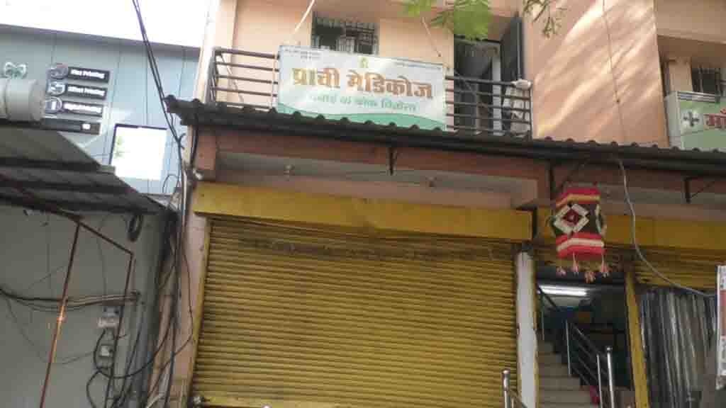 मेडिकल दुकानों का शटर उठाकर 2 लाख की चोरी 