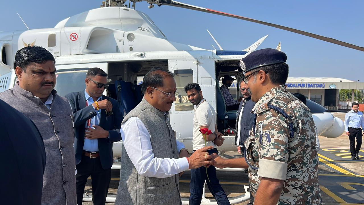  सीएम का जगदलपुर एयरपोर्ट पर स्वागत