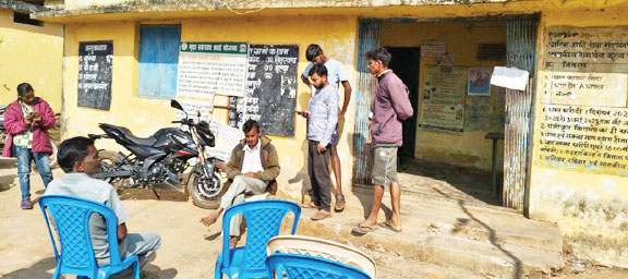 बांसकोट में धान खरीदी केंद्र में व्यवस्था संबंधी समस्याएं, किसान प्रभावित