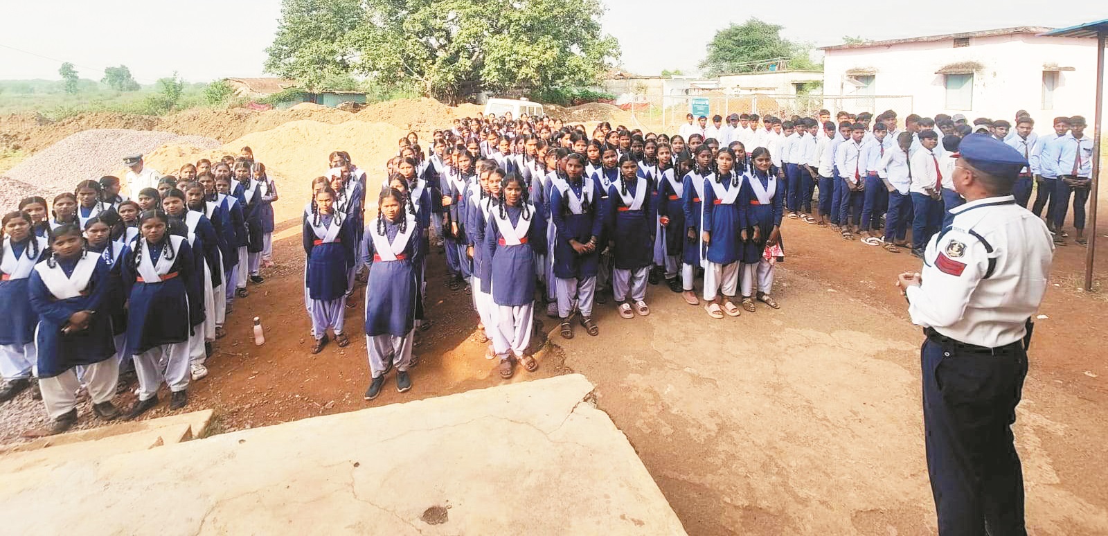 160 विद्यार्थियों ने जाना सडक़ दुर्घटना और साइबर अपराध