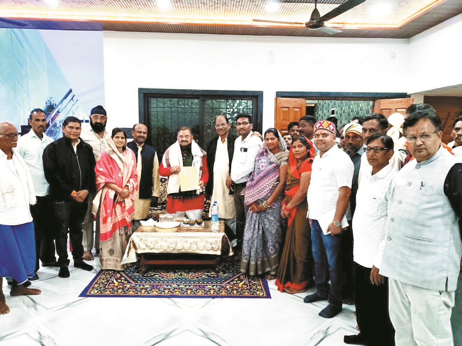 सांसद ने ग्रामीणों की समस्याओं को सुन निराकरण का दिया आश्वासन