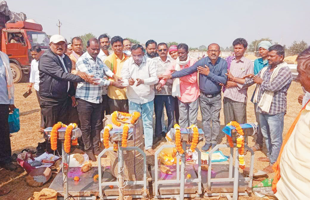 जामगांव सोसायटी में धान खरीदी