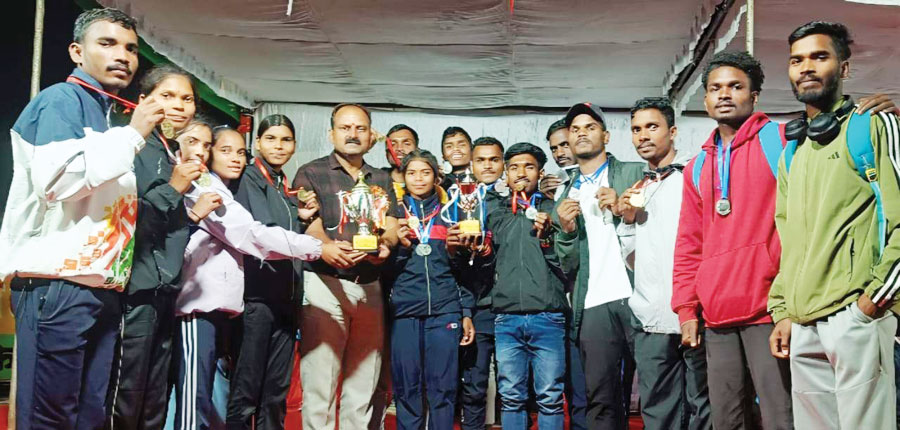 एथलेटिक्स सेक्टर स्पर्धा में गुंडाधुर महा. कोंडागांव ओवरऑल चैंपियन