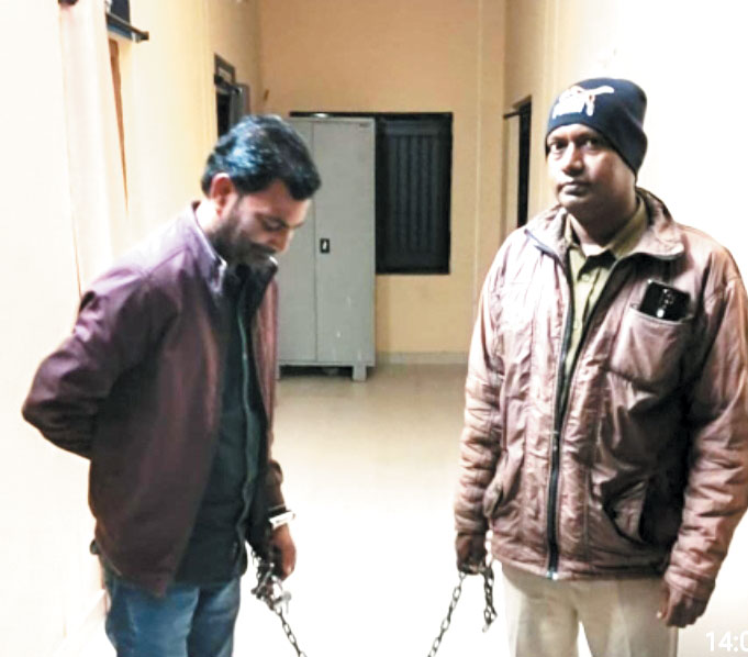 महात्मा गांधी की मूर्ति खंडित, आरोपी गिरफ्तार