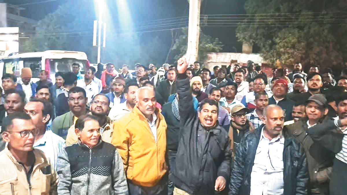 सहकारी समितियों के कर्मचारियों की हड़ताल के बीच जिलाध्यक्ष पद में बदलाव