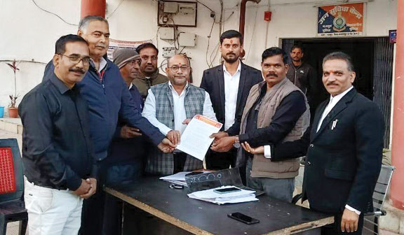 सर्व ब्राम्हण सभा ने आईजी के नाम टीआई को सौंपा ज्ञापन, दोषियों पर कड़ी कार्रवाई की मांग