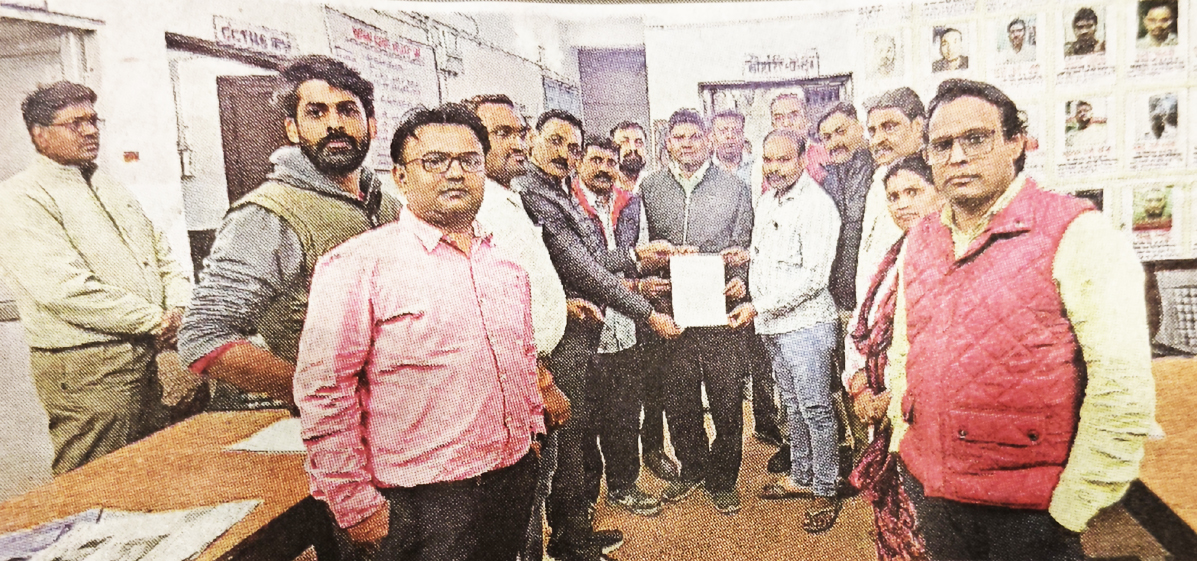 सहकारी कर्मियों की हड़ताल जारी, पदाधिकारियों को बुलाकर जबरन सहमति बनवाने का आरोप