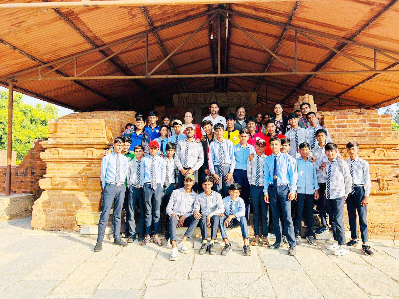 पीएम श्री हरिहर विद्यालय के विद्यार्थियों का सिरपुर शैक्षणिक भ्रमण