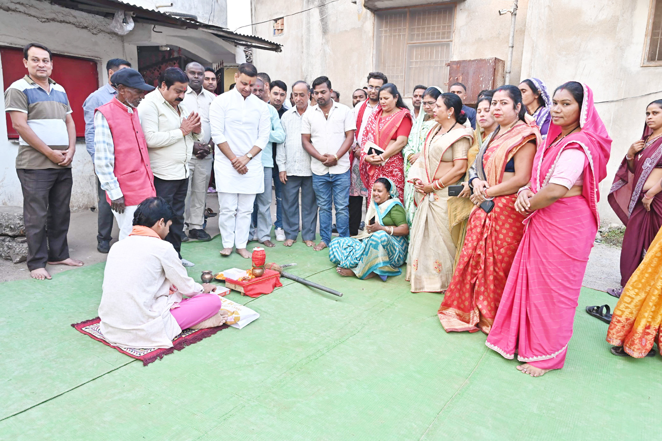 वार्डों में विकास कार्यों का नपाध्यक्ष ने किया भूमिपूजन