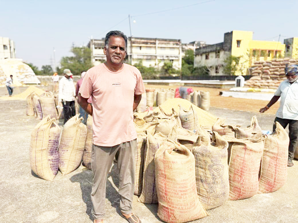 धान खरीदी में लगे 50 ऑपरेटरों ने काम छोड़ा, 102 केंद्रों में चौथे दिन भी बोहनी नहीं