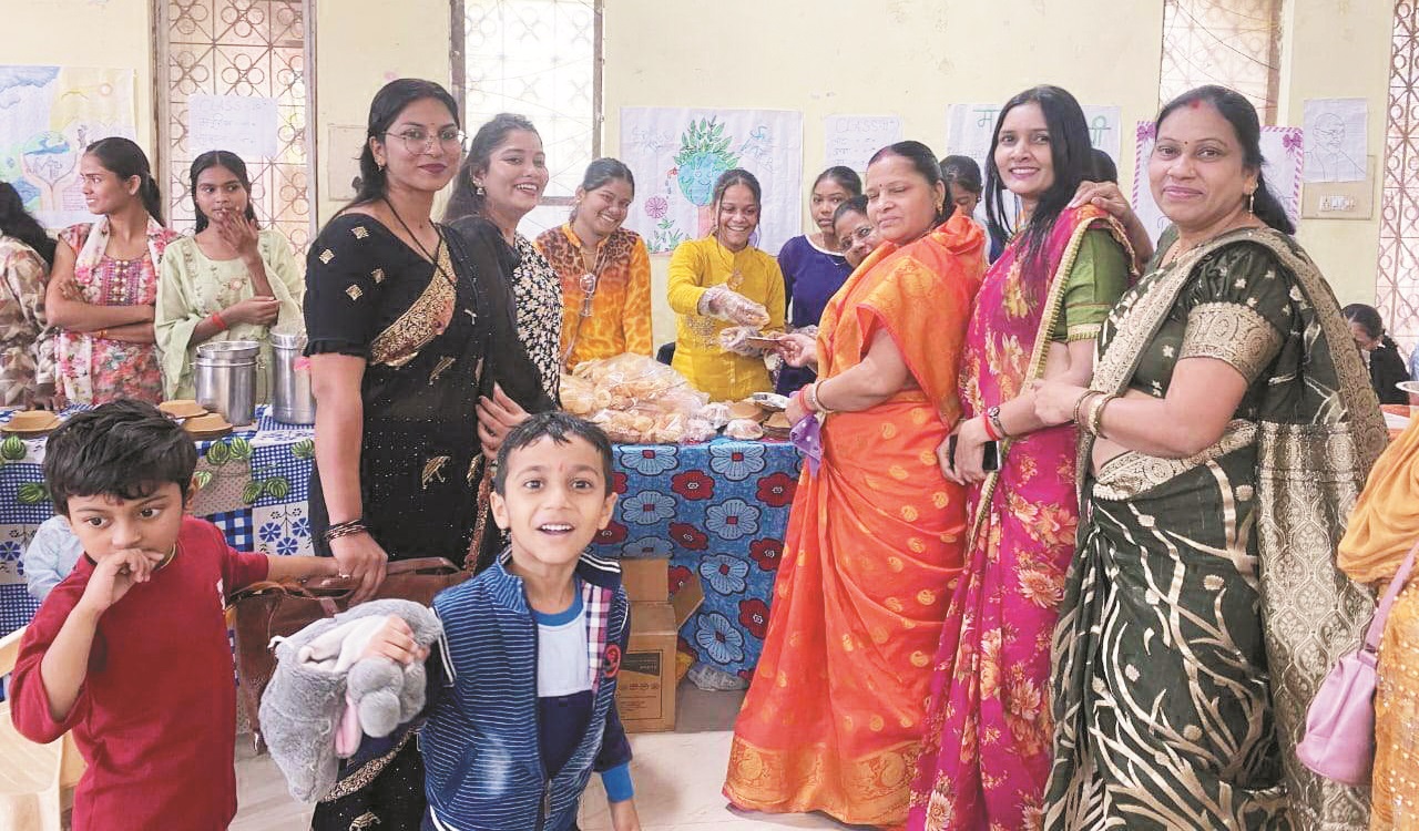 कस्तूरबा स्कूल में धूमधाम से मना बाल दिवस