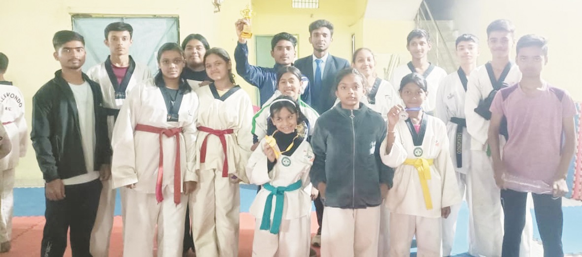 जिला ताइक्वांडों में चरोदा विजेता