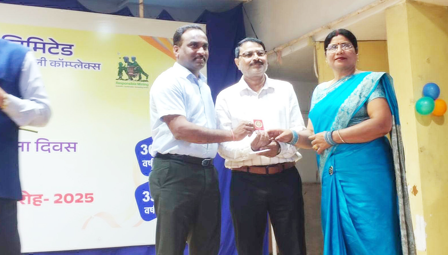 ​एनएमडीसी बचेली में स्थापना दिवस: दीर्घकालीन सेवा पुरस्कार के रूप में स्वर्ण सिक्कों का वितरण