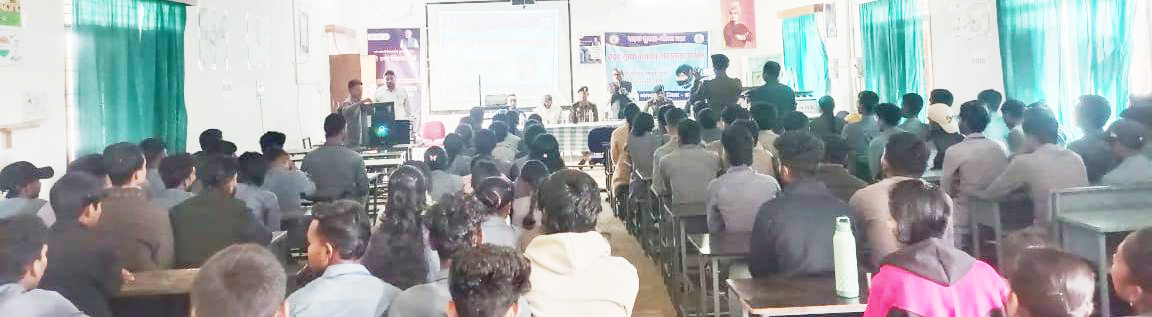 आईटीआई में सडक़ सुरक्षा की मुहिम, वीडियो प्रोजेक्टर से सिखाए यातायात के नियम