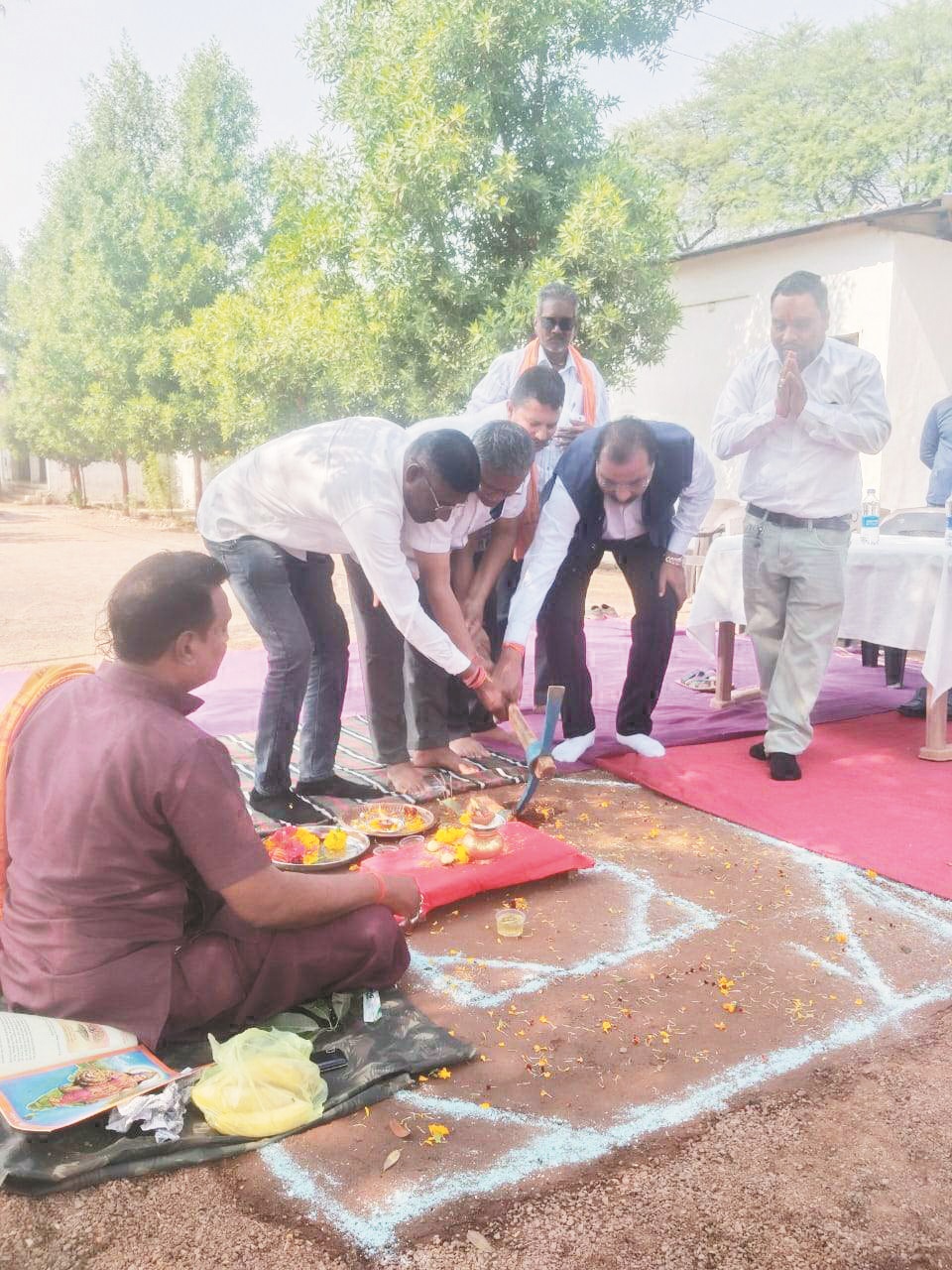 वार्ड में विकास कार्य के लिए भूमिपूजन