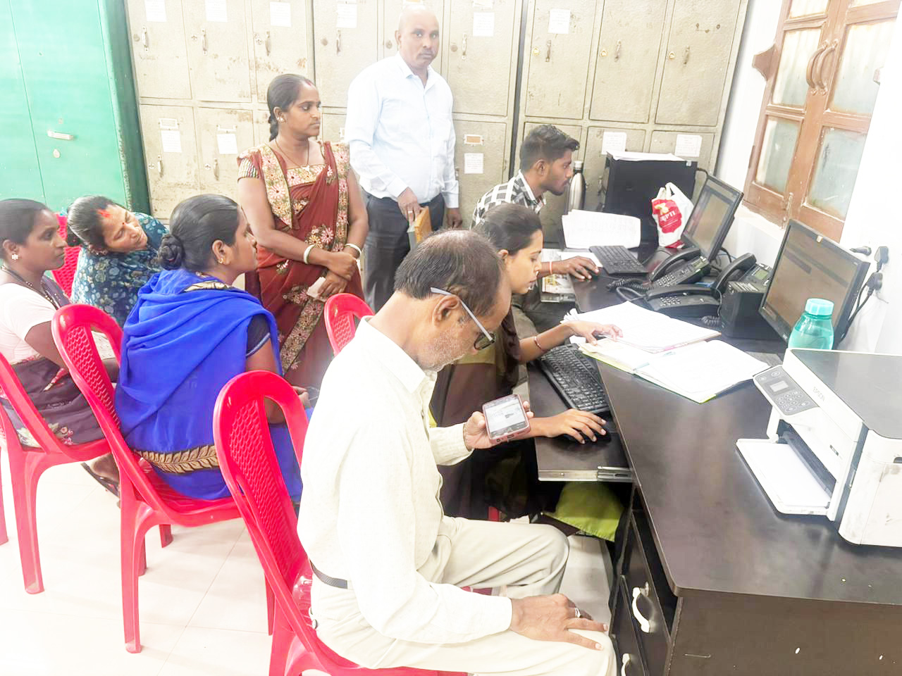 घर-घर वितरण किया जा रहा गणना पत्रक