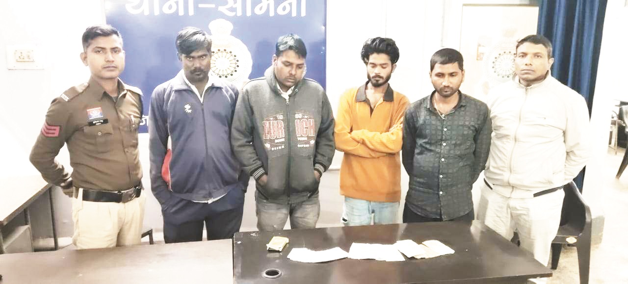 जुआ खेलते 4 जुआरी पकड़ाए, नगदी रकम भी जब्त