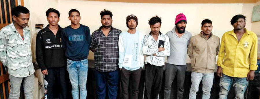 पुलिस की 60 टीमों की तडक़े दबिश, 134 बदमाश वारंटी, कोचिए गिरफ्तार