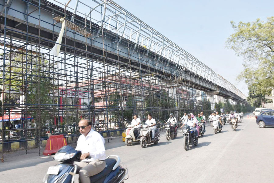 स्काई वॉक निर्माण में तेजी