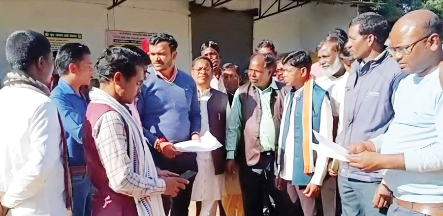  धान खरीदी केंद्र माकड़ी में व्यवस्था की समीक्षा