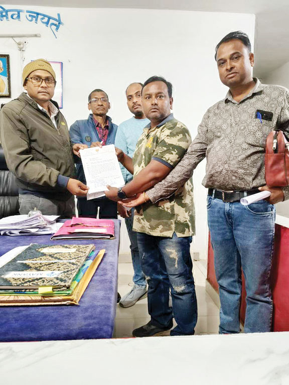 आयुर्वेद औषधालय के नवीन भवन के लिए जमीन की मांग, तहसीलदार को सौंपा ज्ञापन