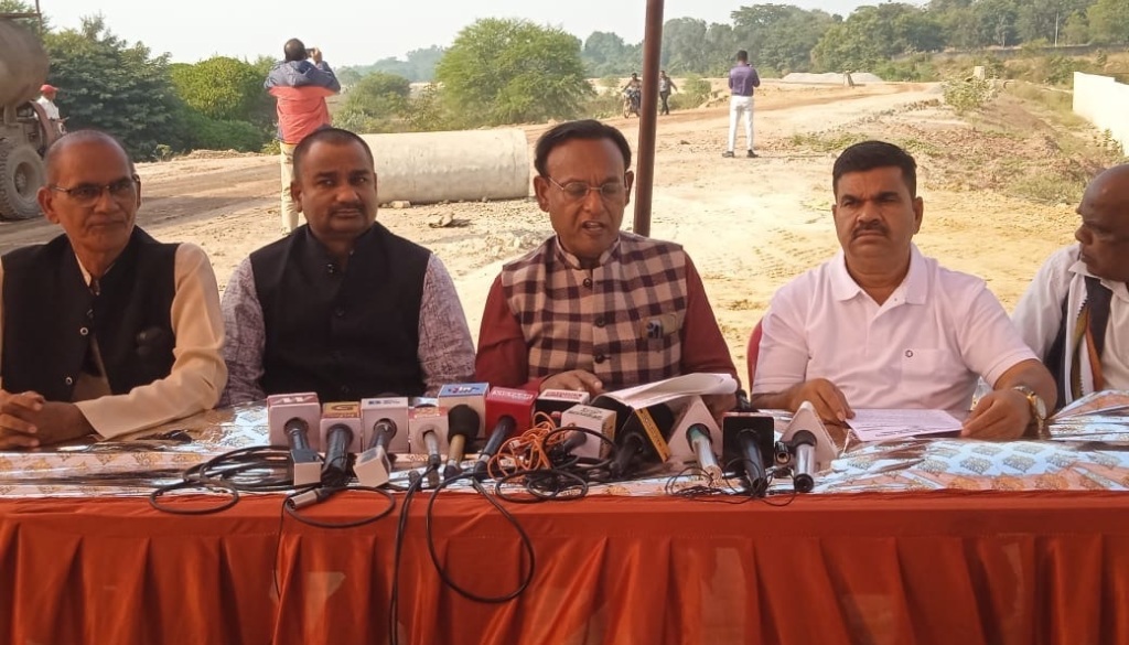 अरपा किनारे 70 करोड़ की सड़क को कांग्रेस ने बताया संदेहों से भरा प्रोजेक्ट