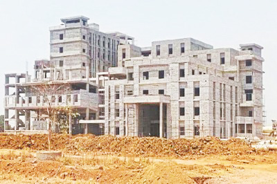 25 एकड़ में अकादमिक भवन का निर्माण जोरों पर, 600 बेड अस्पताल का प्रस्ताव भेजा गया