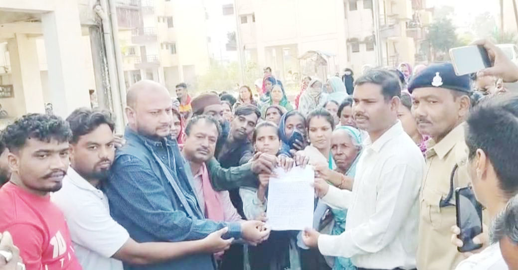 गरीबों को बेघर करने की तैयारी में भाजपा सरकार-निखिल