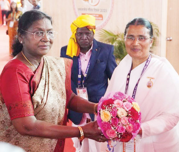 राष्ट्रपति से ब्रह्माकुमारी विद्या दीदी ने की मुलाकात