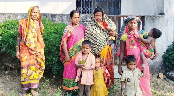 राष्ट्रपति के दत्तक पुत्र पहाड़ी कोरवा जनजाति को पोषण आहार नहीं, आंगनबाड़ी केंद्र कागजों में!