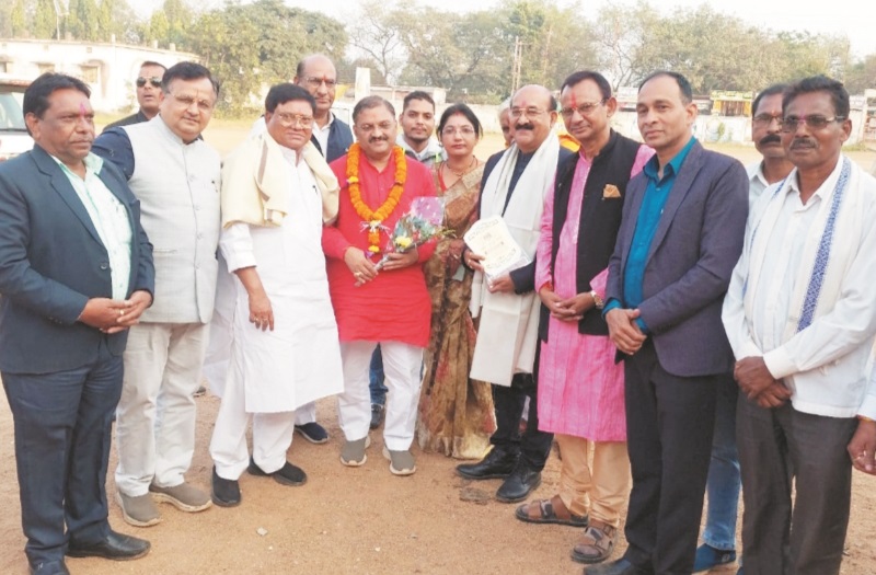 श्रेष्ठ काव्य रचनाएं देश और समाज को दिशा देती है- संतोष पाण्डे