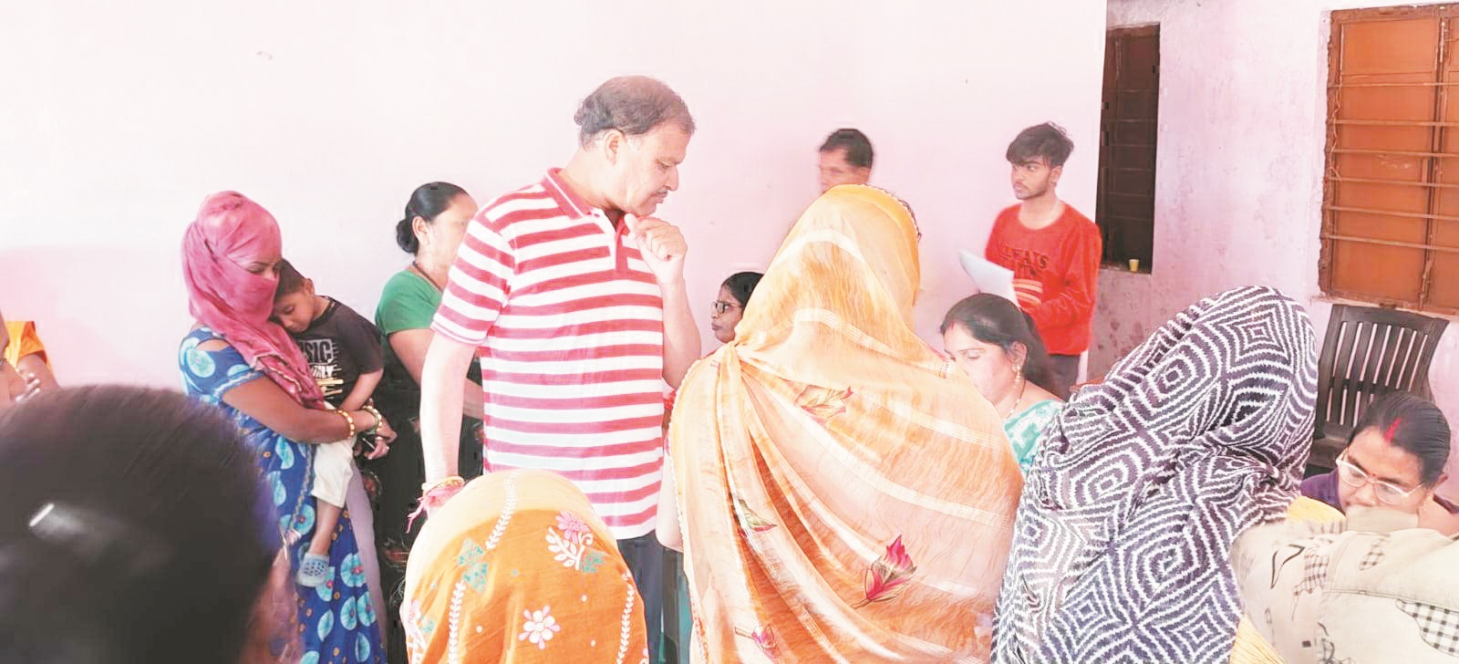 मतदाता सहायता शिविर में पहुंचे  महापौर, सहभागिता की अपील