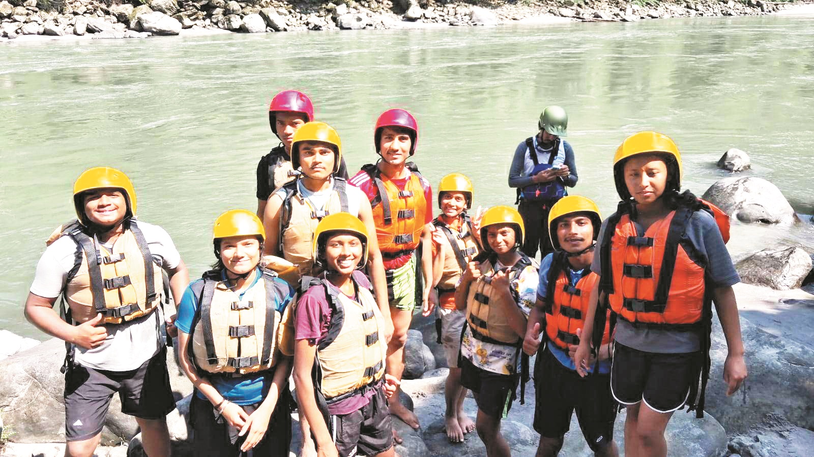 व्हाइट वाटर राफ्टिंग में उतई कॉलेज की छात्रा हुई शामिल