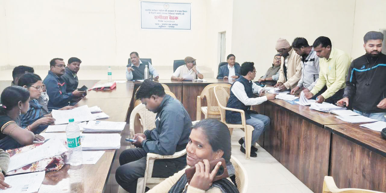 एसडीएम तहसीलदार की सख्त मॉनिटरिंग, मतदाता पुनरीक्षण कार्य में तेजी