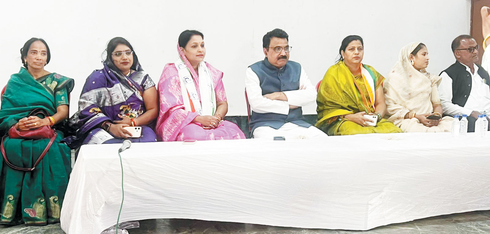 लोस प्रभारी ने ली खल्लारी विस के कांग्रेस बीएलए की बैठक