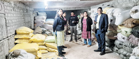 300 बोरा धान जब्त