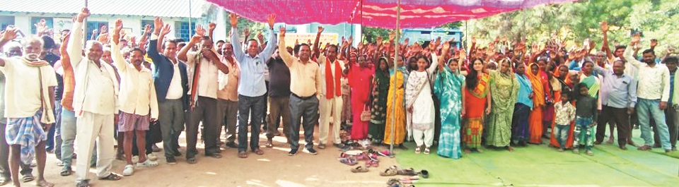 शाहपुर की ग्रामसभा में दिखाया कड़ा जनविरोध