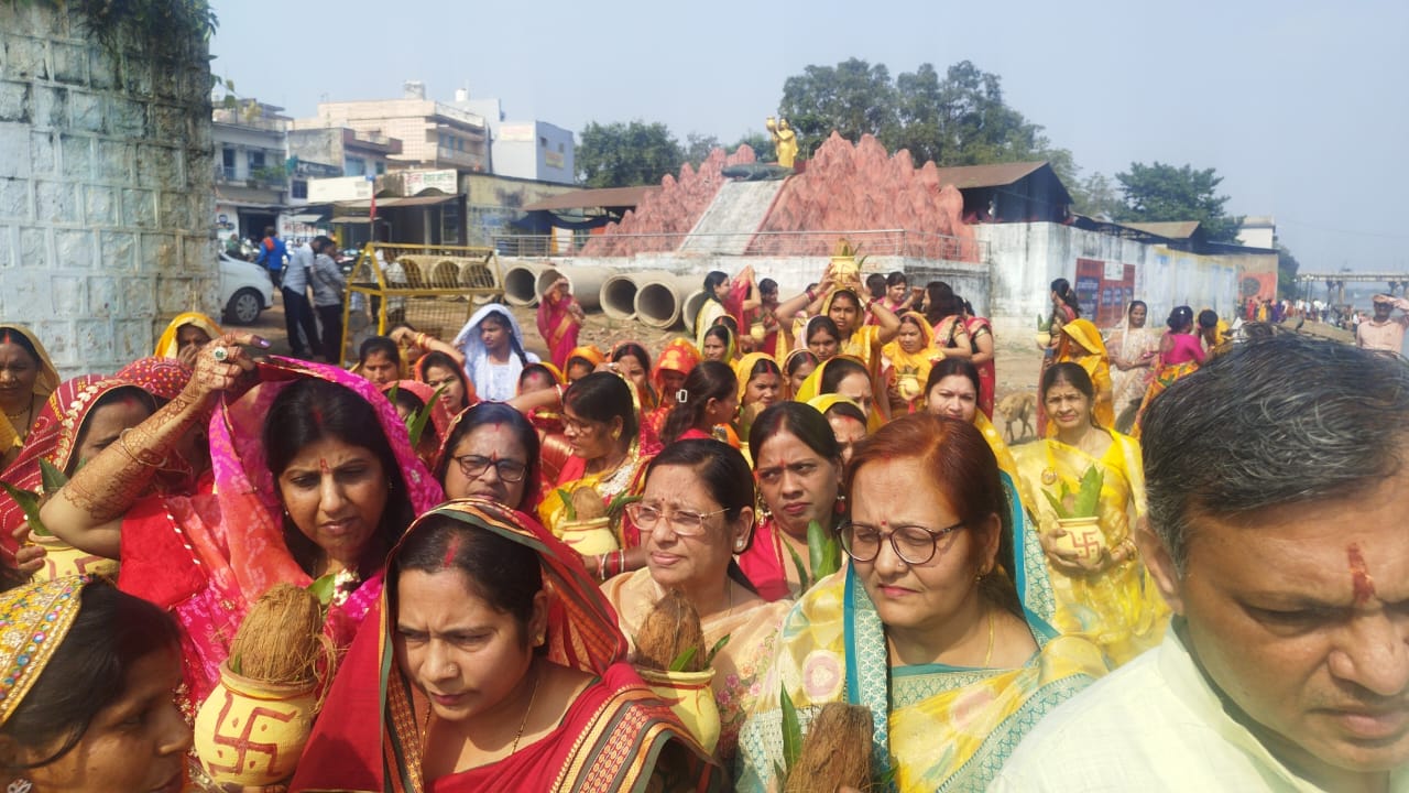 राधाकृष्ण मंदिर में शताब्दी महोत्सव: धर्म ध्वजा फहरा विष्णु महायज्ञ शुरू