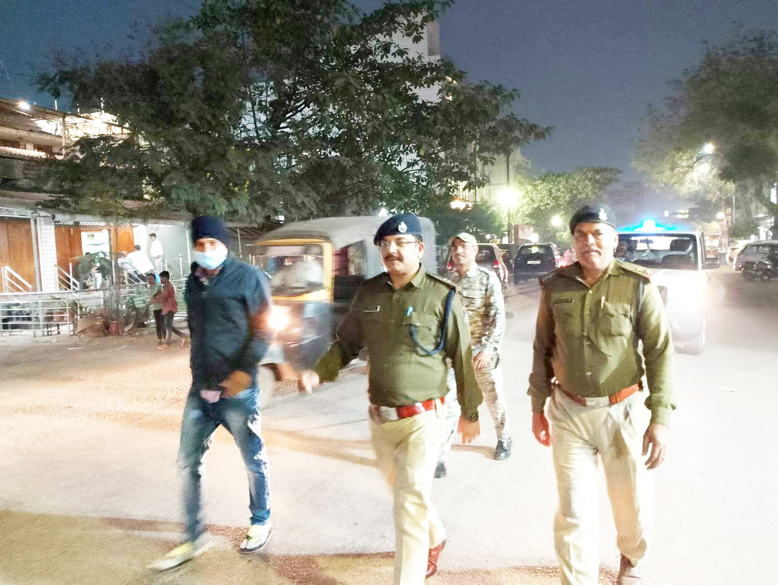यातायात व्यवस्था सुदृढ़ रखने पुलिस ने किया निरीक्षण