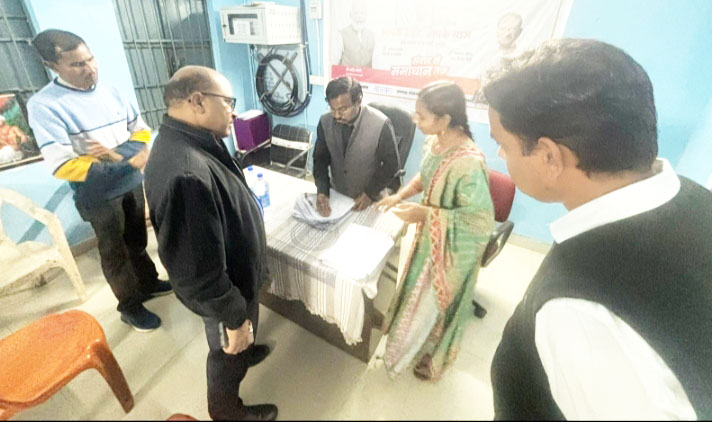 संभागायुक्त ने एसआईआर  कार्यों का किया निरीक्षण