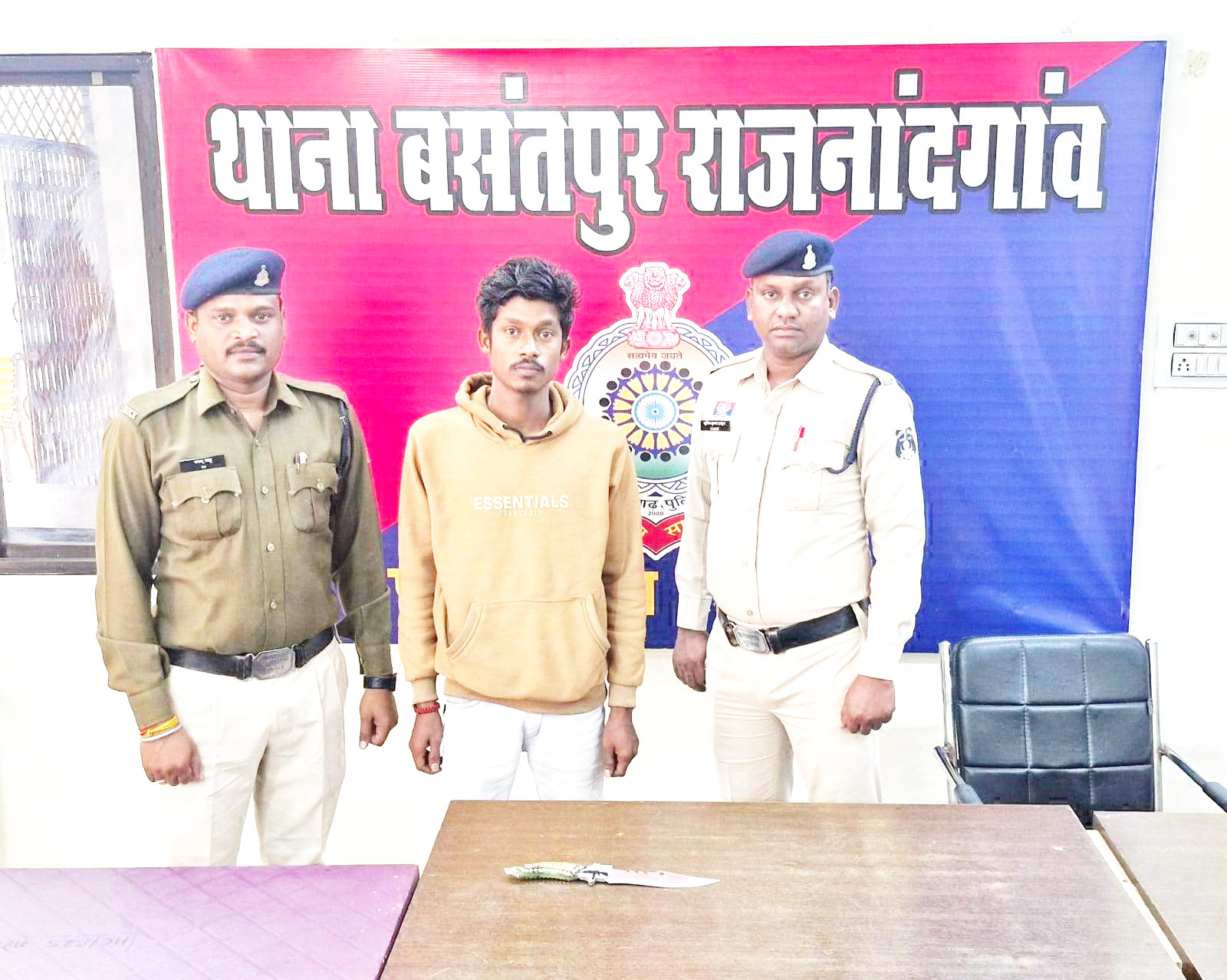 चाकू दिखाकर डराने वाला आरोपी गिरफ्तार