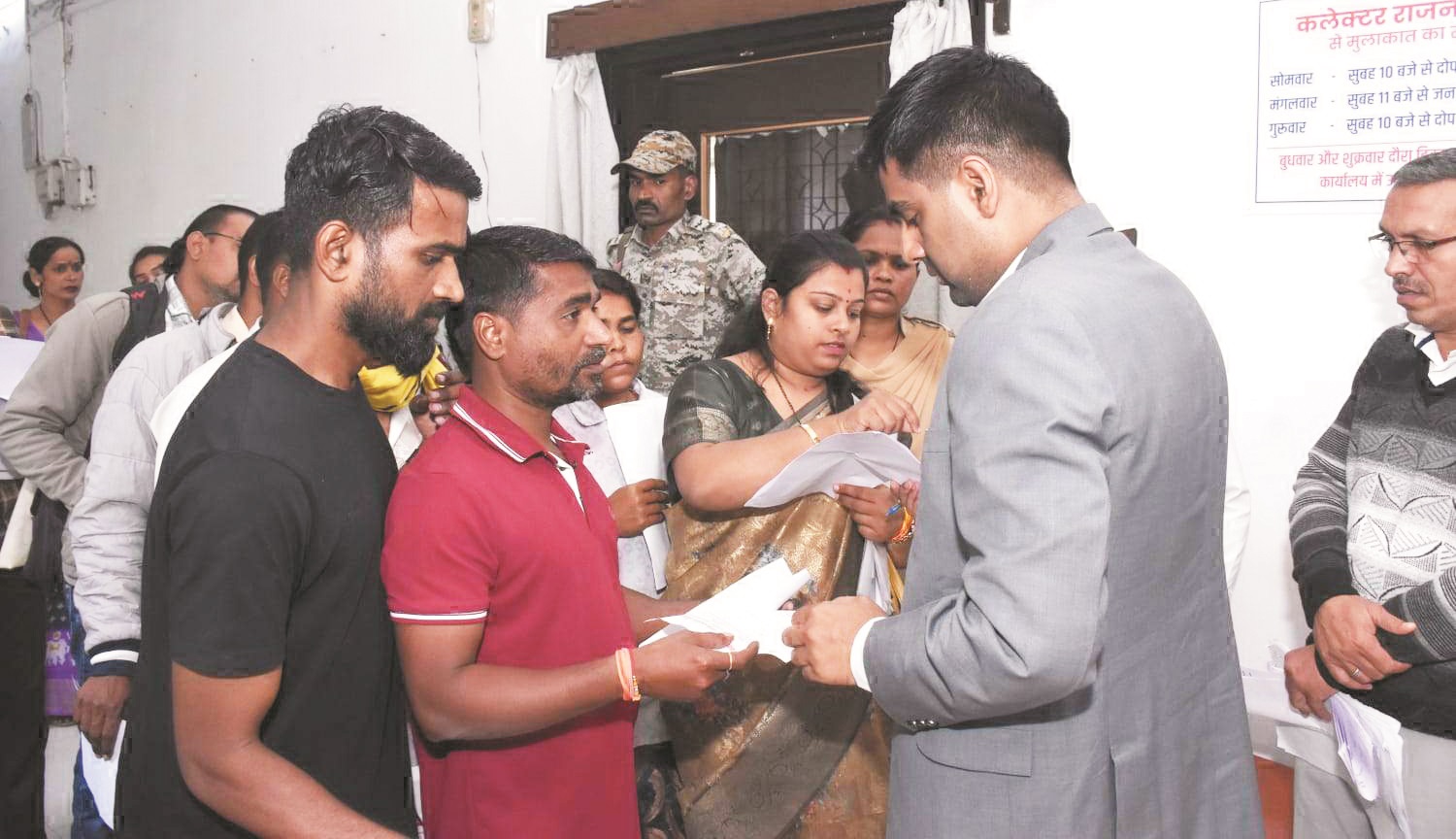 जनदर्शन : कलेक्टर ने सुनी समस्याएं