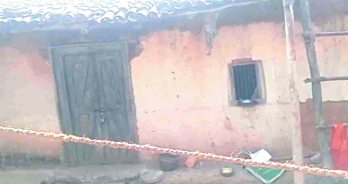 घर के बाहर खेल रही बच्ची लापता, दूसरे दिन पड़ोसी के घर मिली लाश, दो से पूछताछ